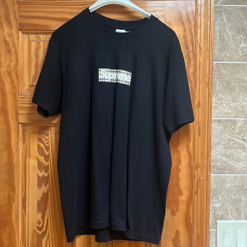 Black supreme x Burberry t shirt